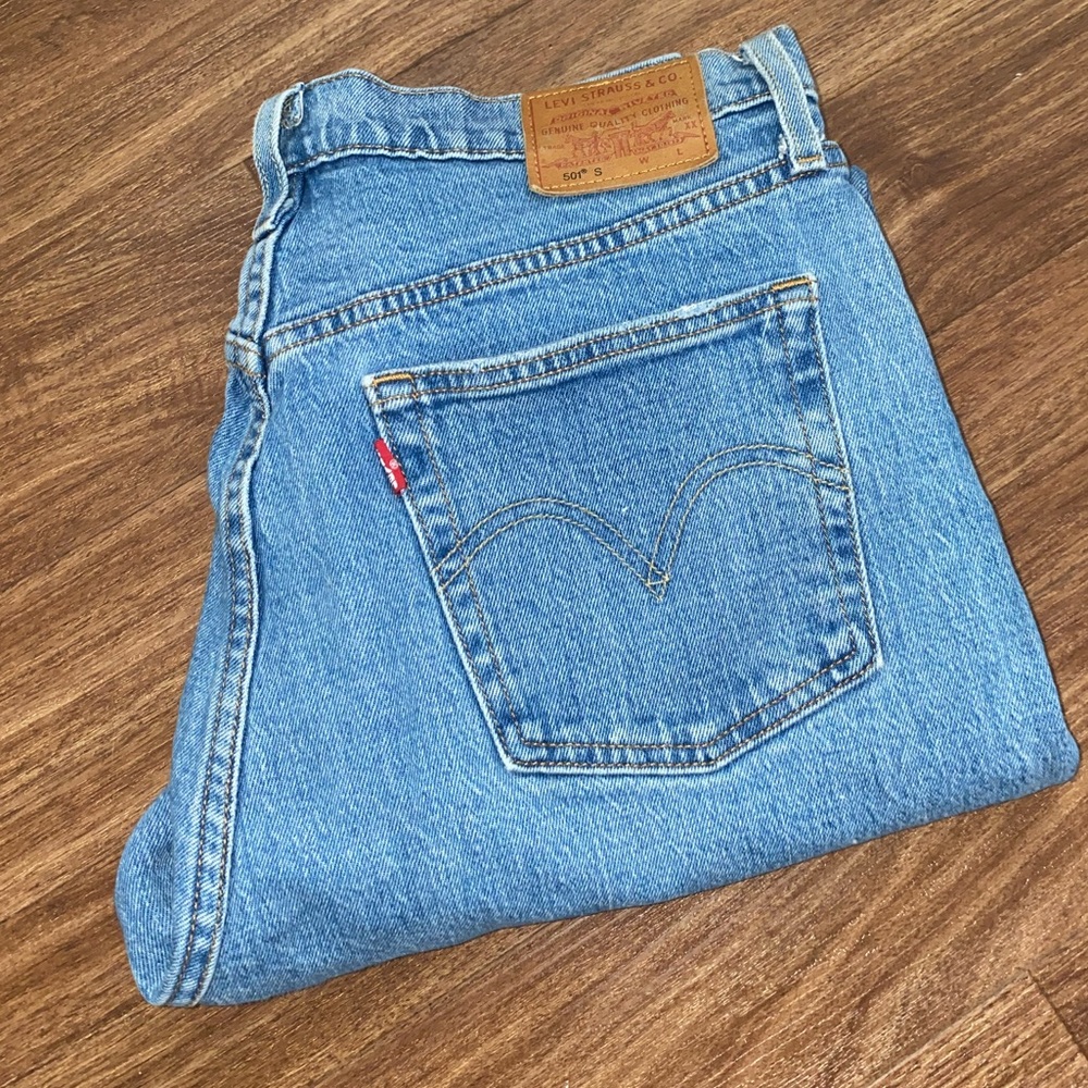 Levi 501s Mom Jeans - Light Wash High Rise